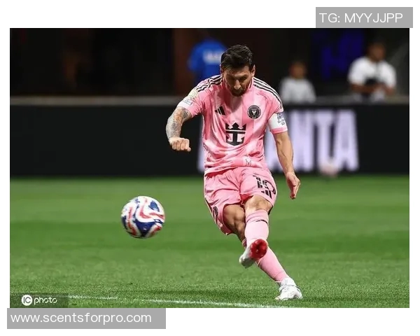 梅西带领球队逆转胜利精彩瞬间回顾足球明星的绝佳表现与精彩进球